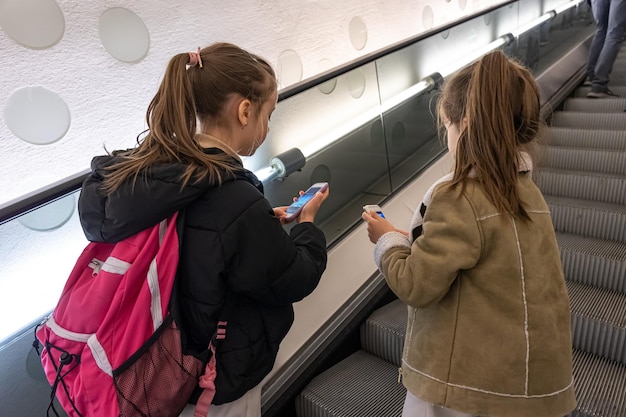Ab wann müssen Kinder im Nahverkehr bezahlen? Altersgrenzen und Ticketregelungen im öffentlichen Verkehr