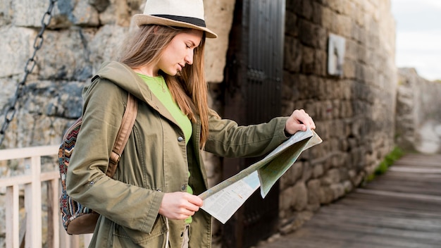 Wo bekomme ich die Pilgerurkunde in Santiago de Compostela? So erhalten Pilger die Compostela nach dem Jakobsweg